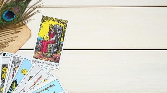 4 of pentacles tarot card meaning