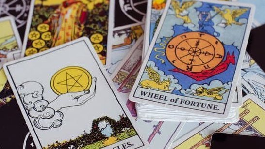 4 of pentacles tarot card meaning