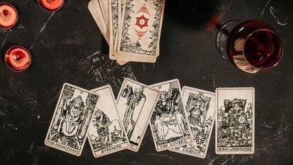 difference between oracle and tarot
