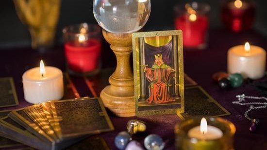 difference between oracle and tarot