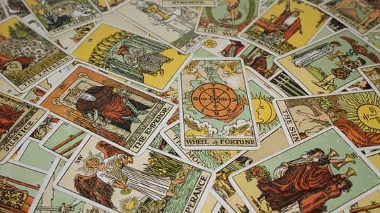 oracle cards vs tarot cards