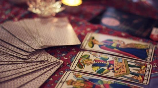 oracle cards vs tarot cards